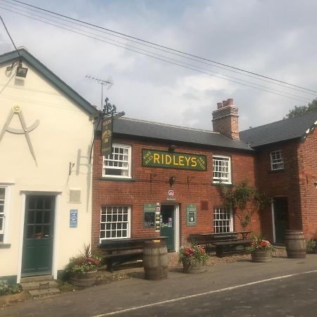 Hotel The Compasses Chelmsford Esterno foto