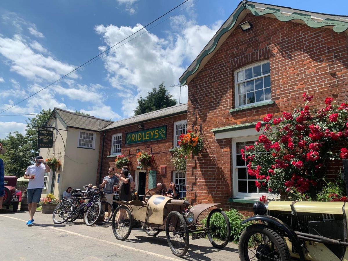 Hotel The Compasses Chelmsford Esterno foto