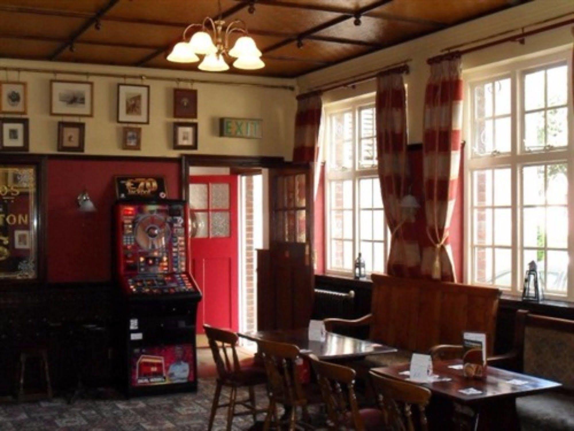 Hotel The Compasses Chelmsford Esterno foto